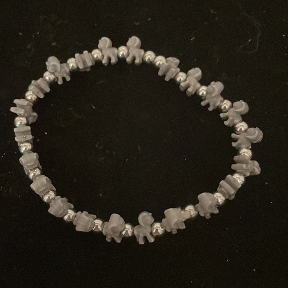 7” gray dog shape & silver beads stackable stretch bracelet with 42 beads - Picture 2 of 10